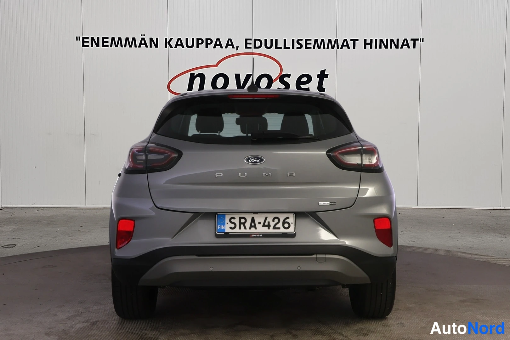 Takaa: Ford Puma takaa, harmaa