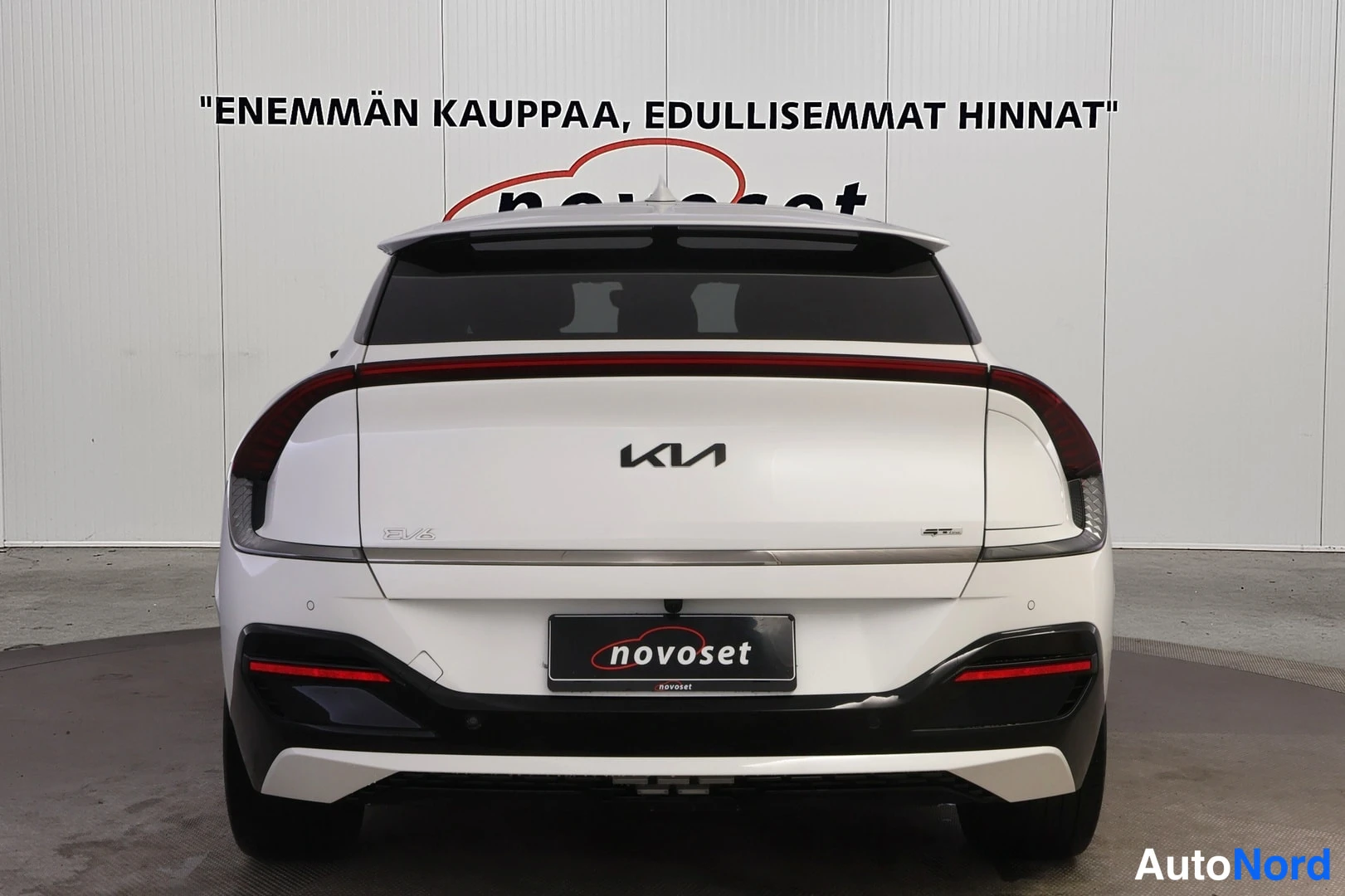 Valkoinen KIA EV6 2022, takaa, kuva 11