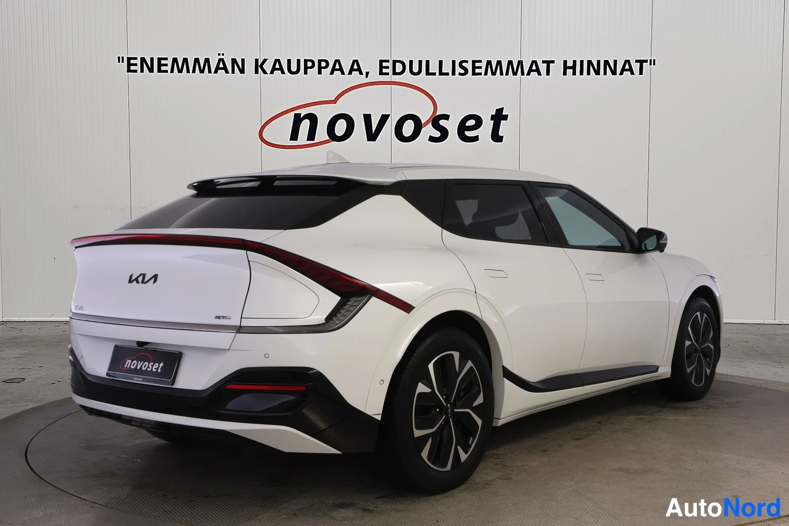 Valkoinen KIA EV6 2022, takaviisto, kuva 9