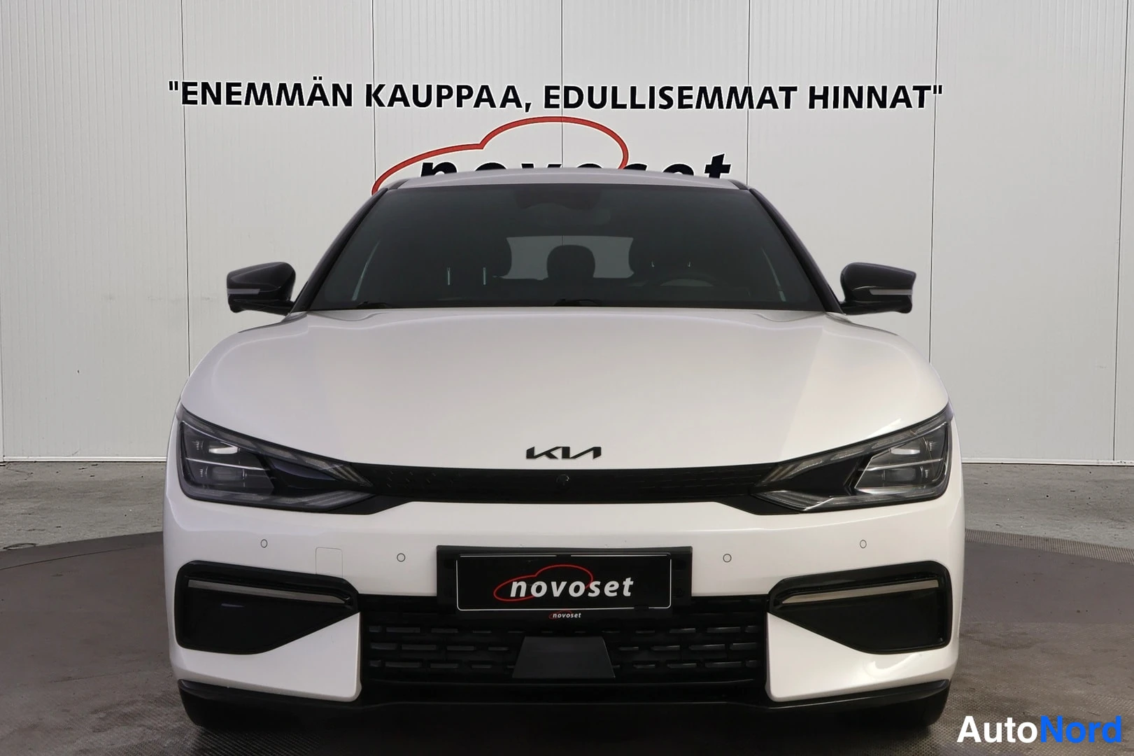 Valkoinen KIA EV6 2022, edestä, kuva 6