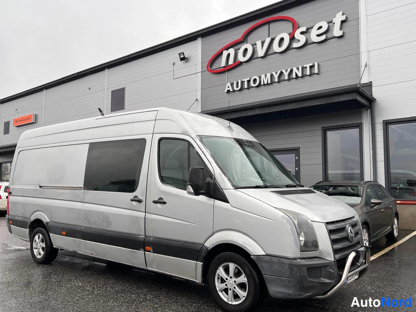 Hopea Volkswagen Crafter 2011, etuviisto, keula oikealle, kuva 2