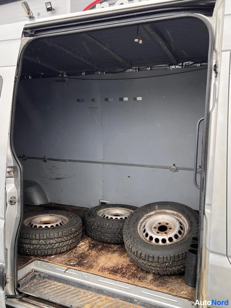 Hopea Volkswagen Crafter 2011, tavaratila, kuva 16