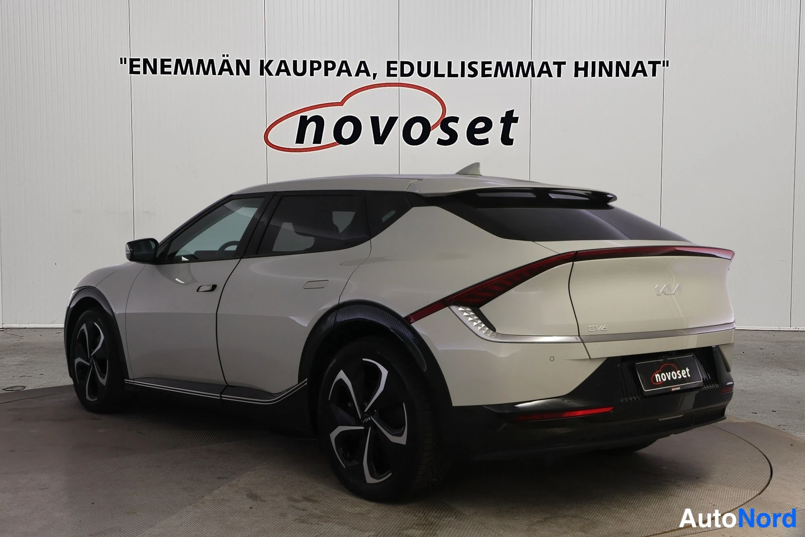 Valkoinen KIA EV6 2022, takaviisto, kuva 5