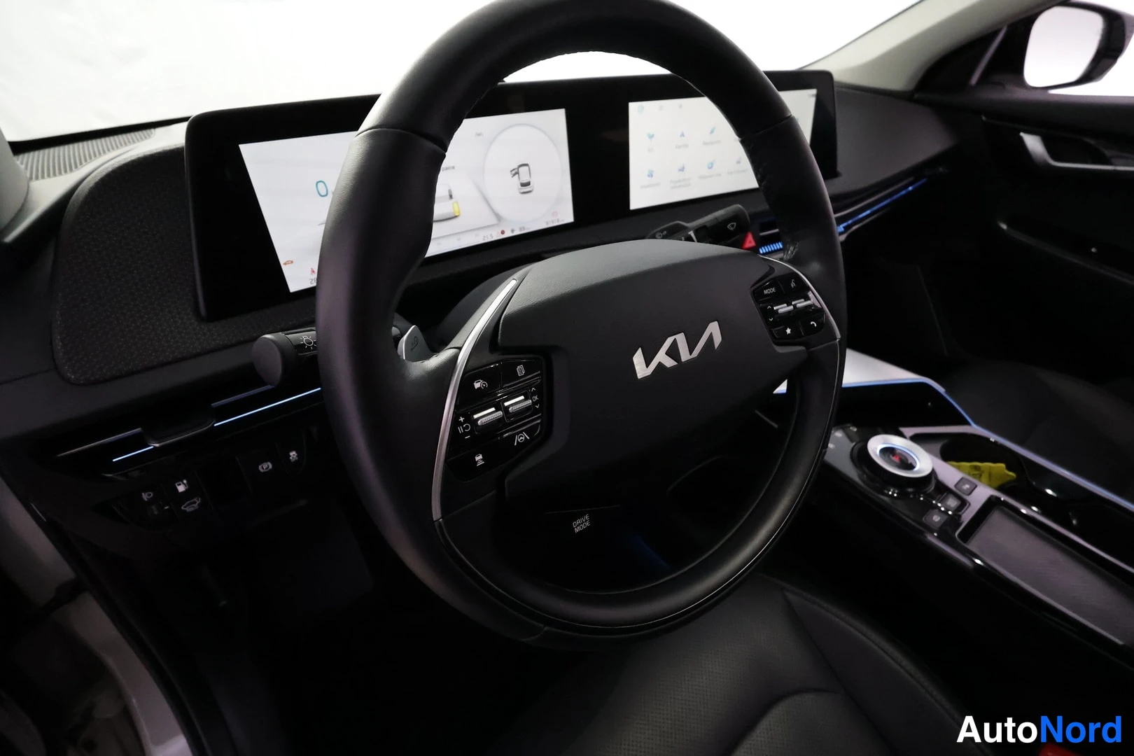 Valkoinen KIA EV6 2022, kuva 36