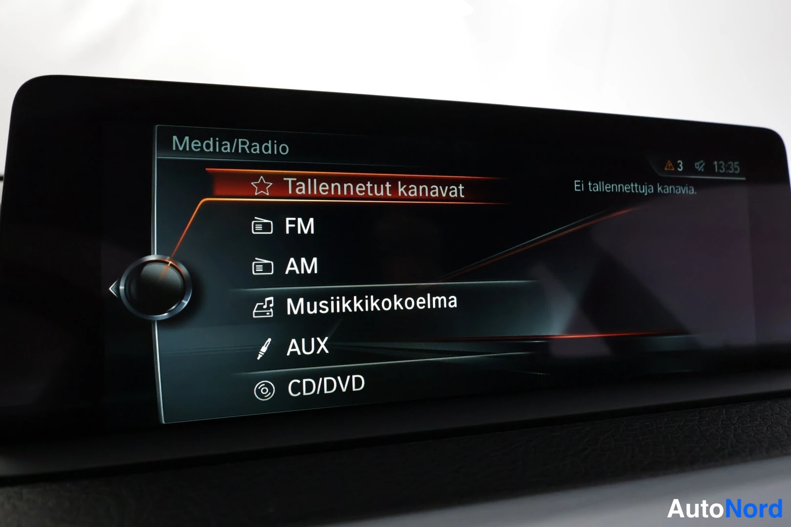 Musta BMW 330i 2017, yksityiskohta, kuva 18