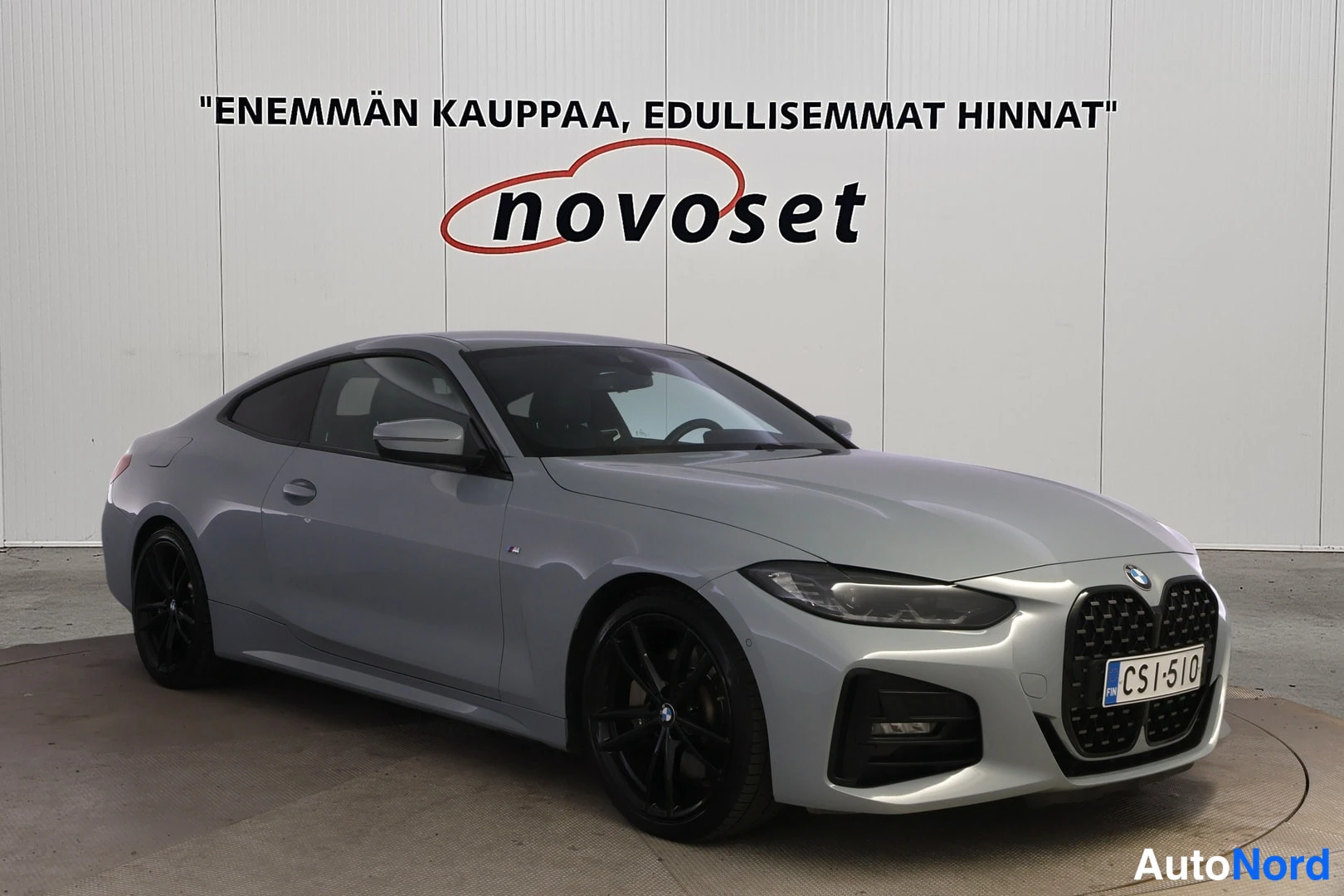 Etuviisto, nokka oikealle: BMW 430i xDrive M Sport 2022, harmaa, etu- ja sivunäkymä