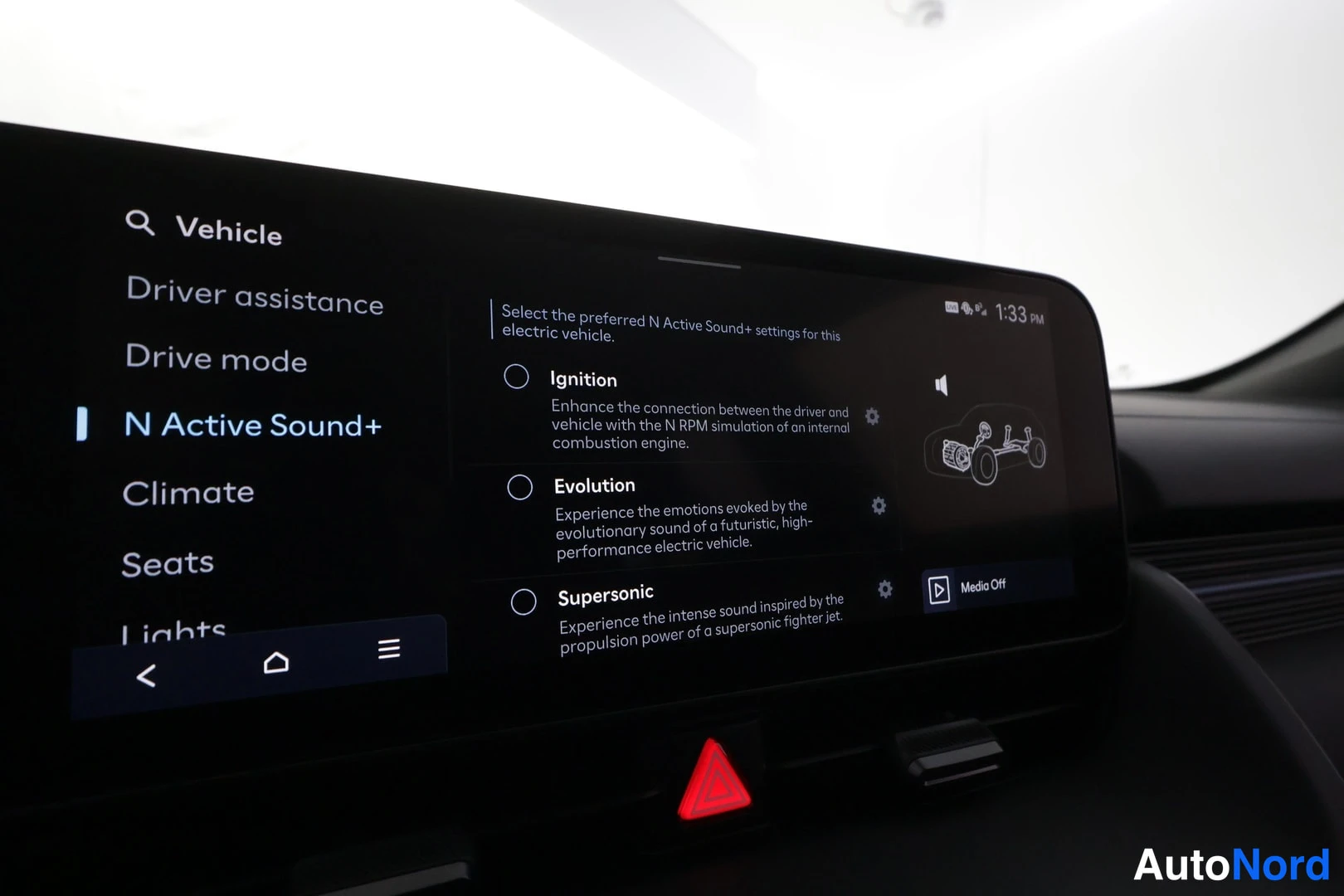 Muu: Infotainment-näytön N Active Sound+ -valikko vaihtoehdoilla Ignition, Evolution ja Supersonic.