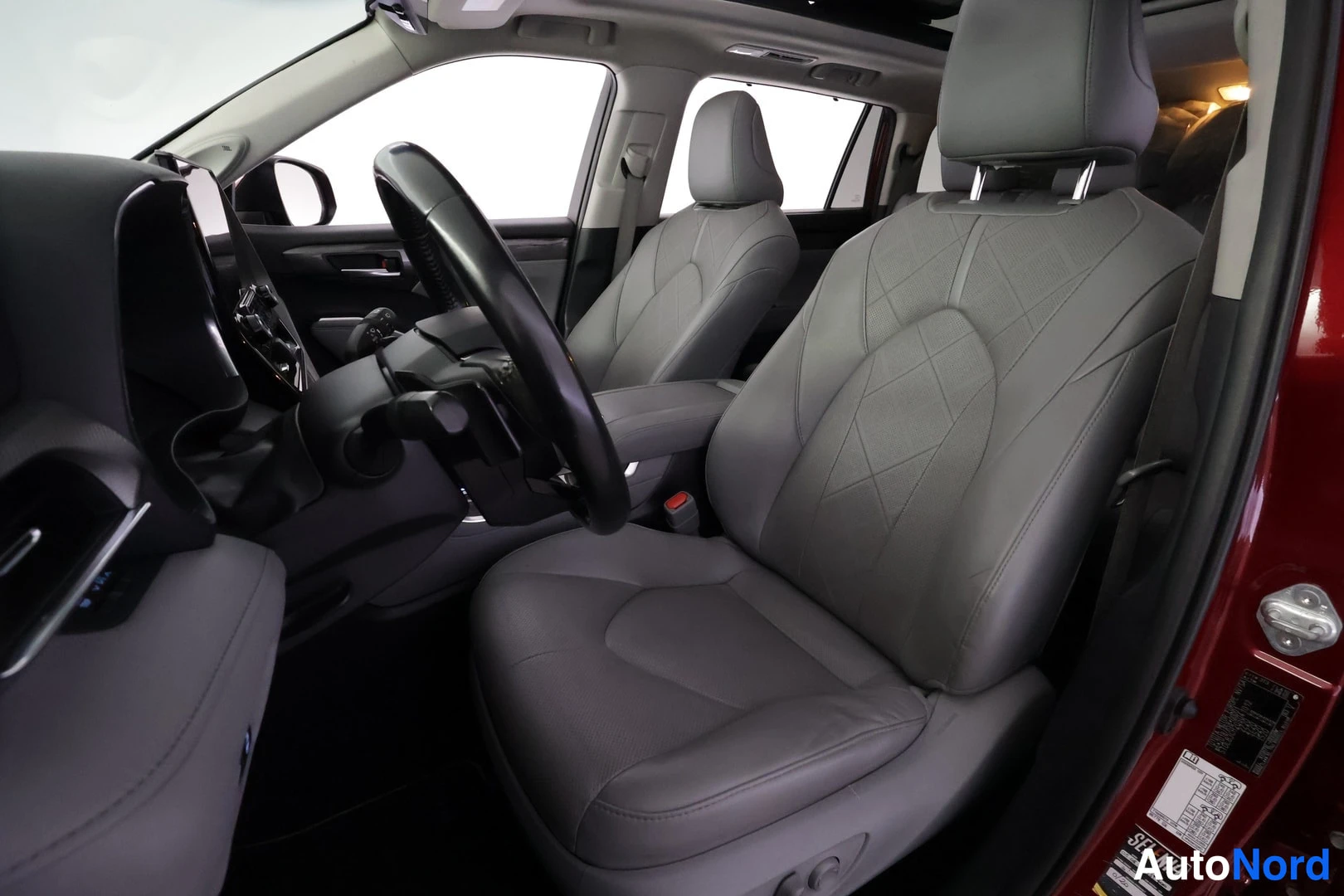 Punainen Toyota HIGHLANDER 2021, etuviisto, keula vasemmalle, kuva 10
