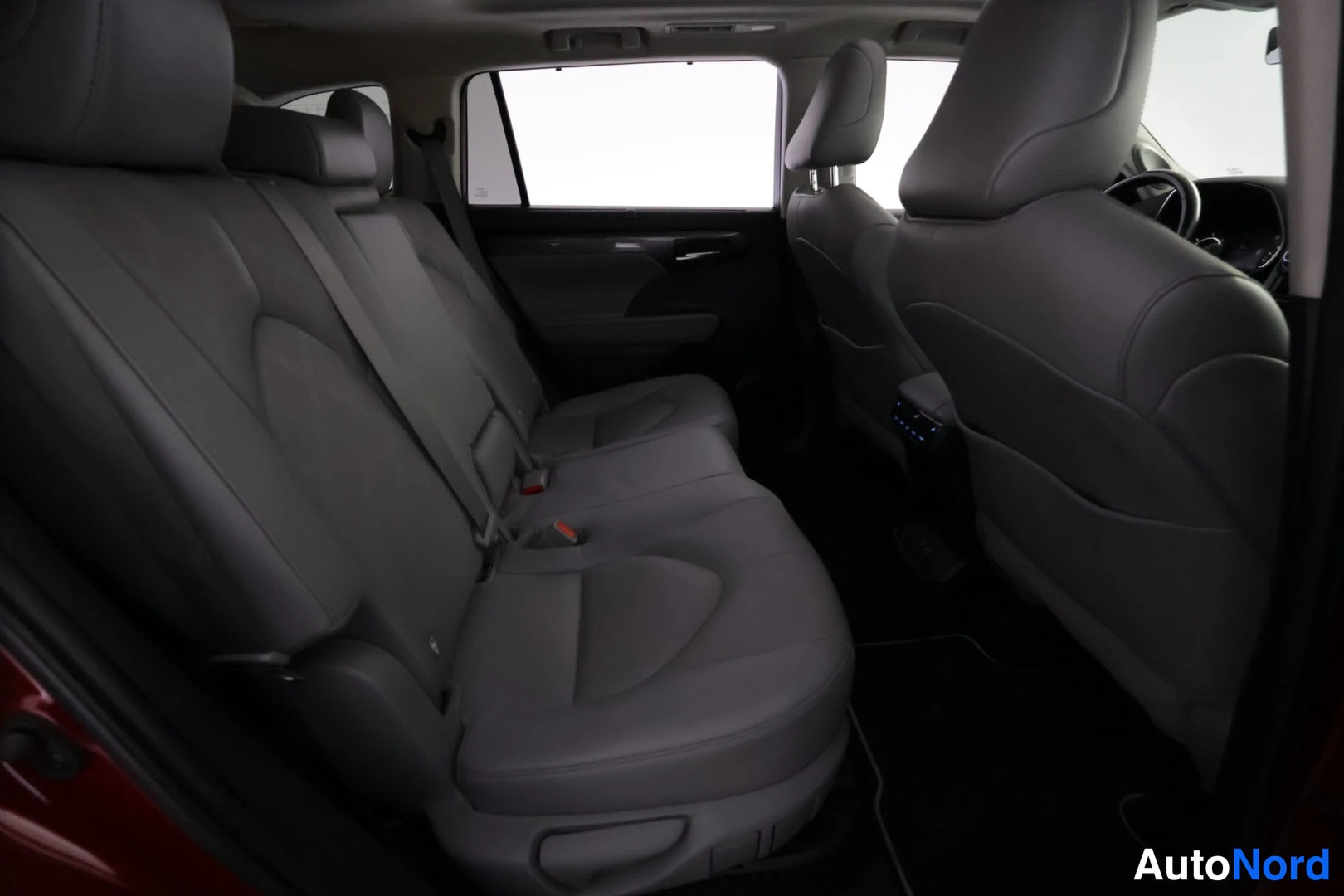 Punainen Toyota HIGHLANDER 2021, kuva 32