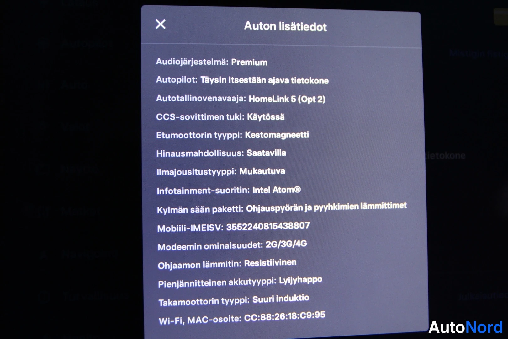 Asiakirja: Infotainment pop-up window showing detailed car specifications