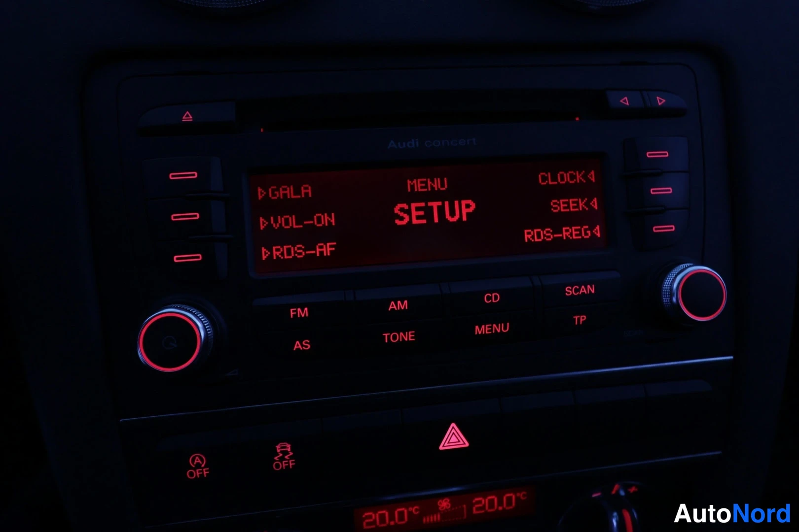 Muu: Audi concert -radion SETUP-valikko näytöllä; valittavissa GALA, VOL-ON, RDS-AF, CLOCK, SEEK ja RDS-REG, alla FM-, AM-, CD- ja TP-napit.