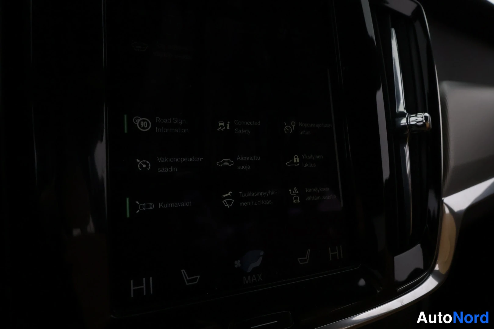 Ohjaamo: Infotainment screen menu displaying Road Sign Information, Cornering Lights (Kulmavalot) and other assistance system options.
