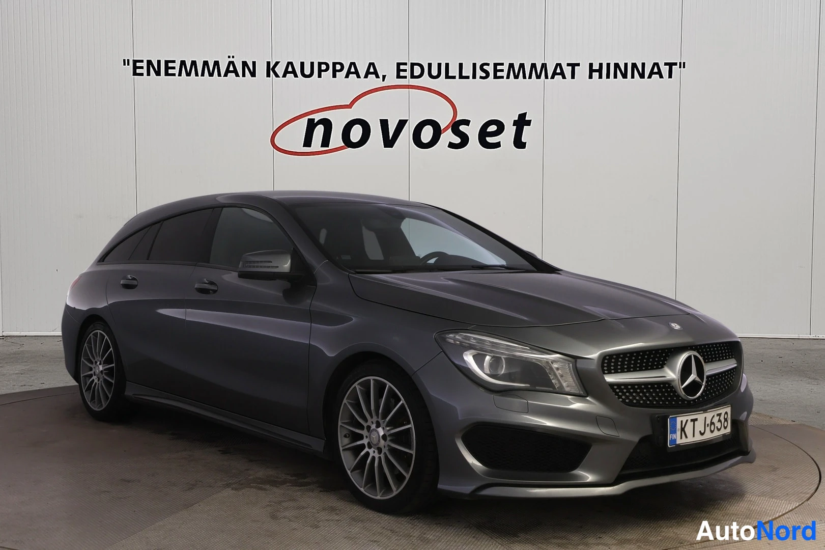 Harmaa Mercedes-Benz CLA 2015, etuviisto, keula oikealle, kuva 2