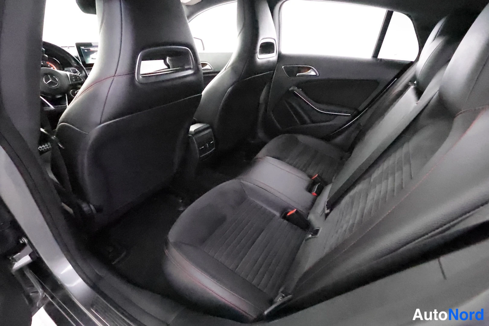 Harmaa Mercedes-Benz CLA 2015, kuva 22