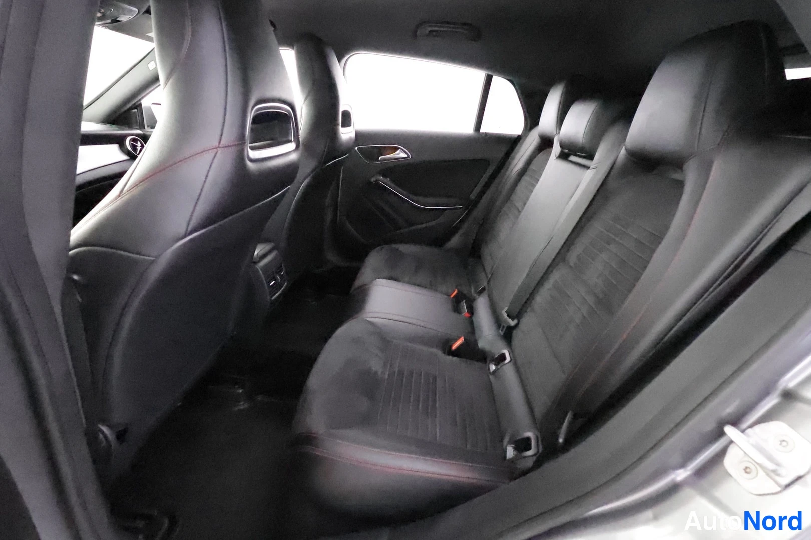 Harmaa Mercedes-Benz CLA 2015, kuva 23