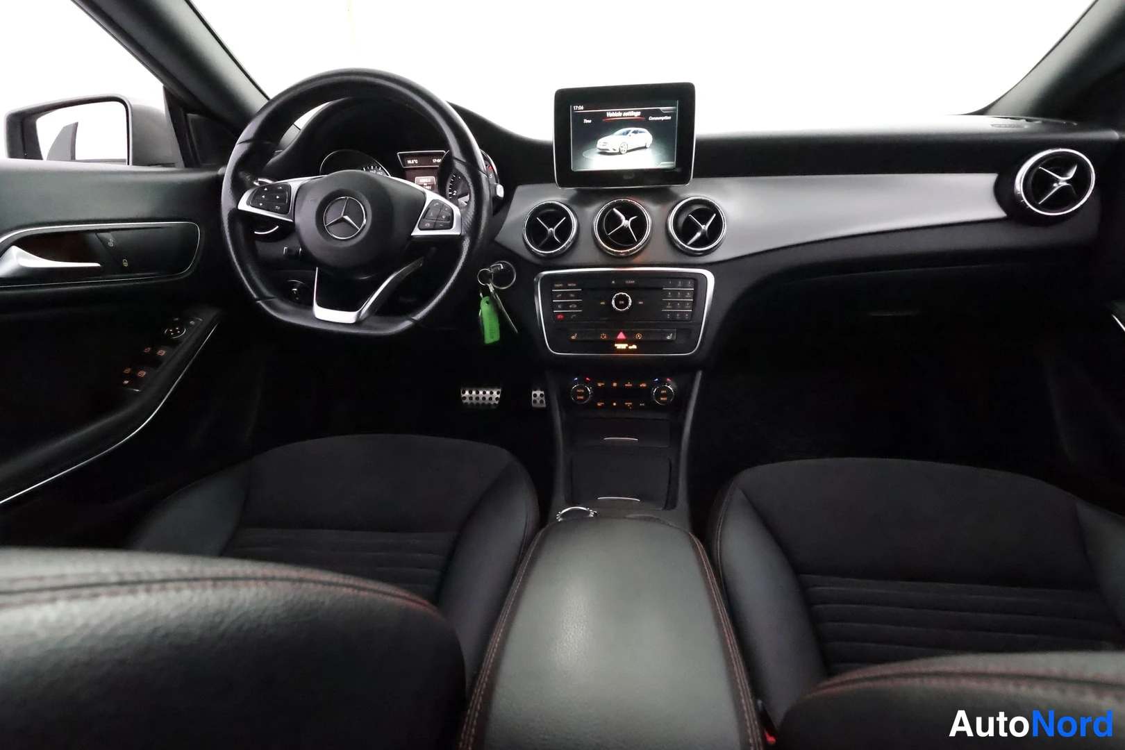 Harmaa Mercedes-Benz CLA 2015, kuva 25