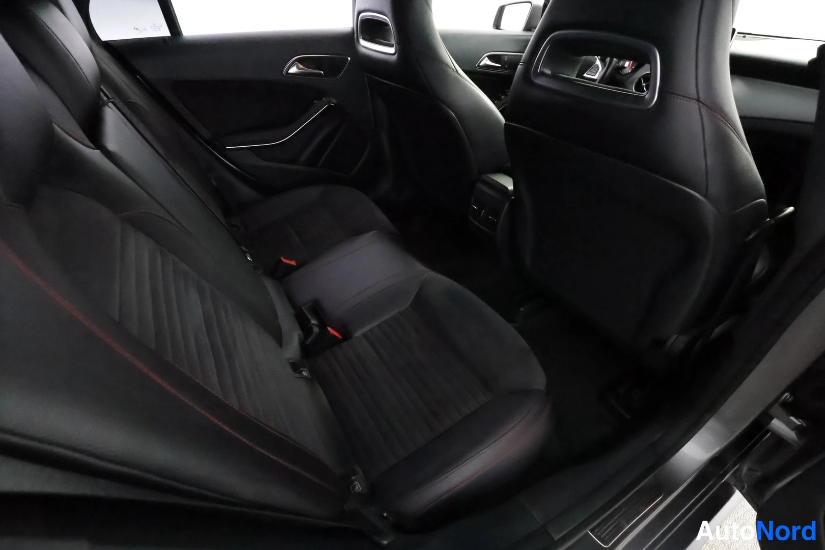 Harmaa Mercedes-Benz CLA 2015, kuva 26