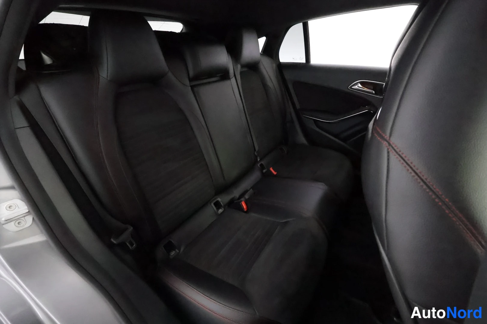 Harmaa Mercedes-Benz CLA 2015, kuva 28
