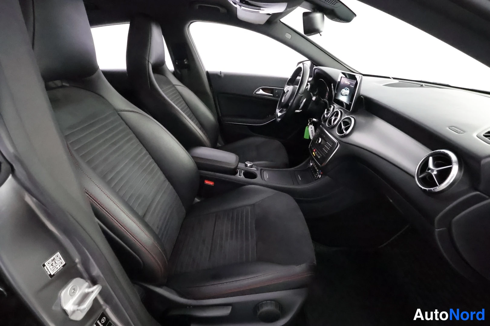 Harmaa Mercedes-Benz CLA 2015, kuva 30