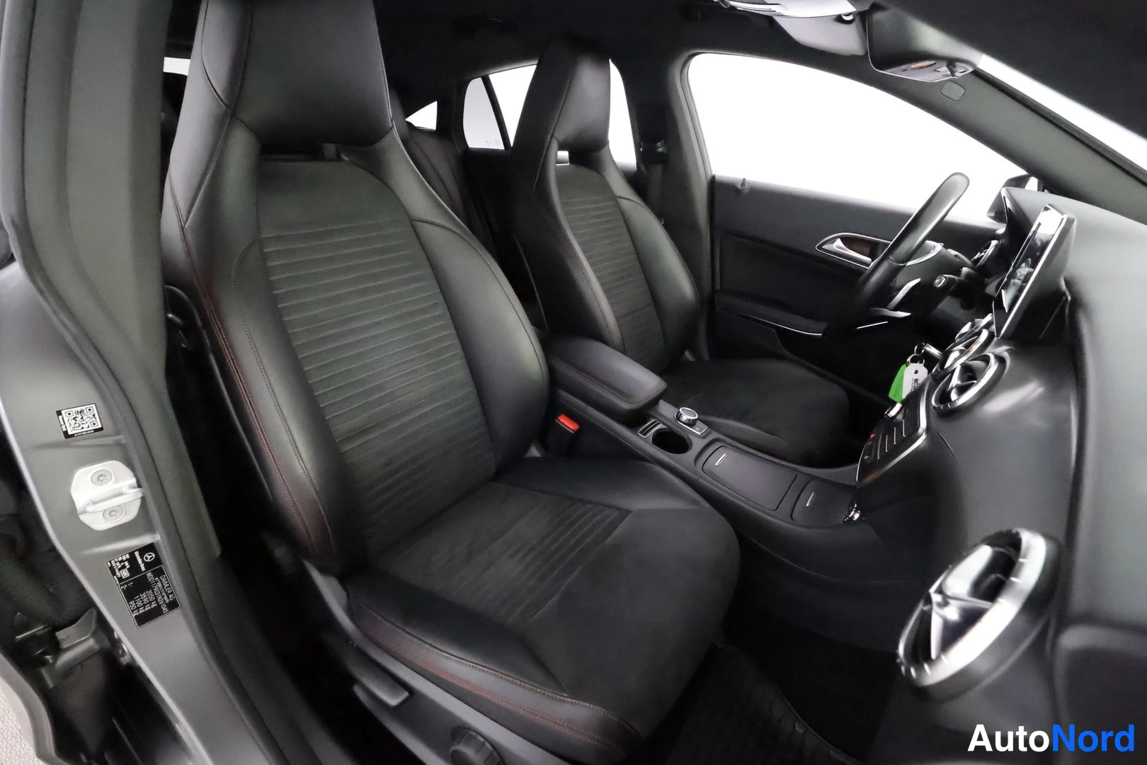 Harmaa Mercedes-Benz CLA 2015, kuva 31