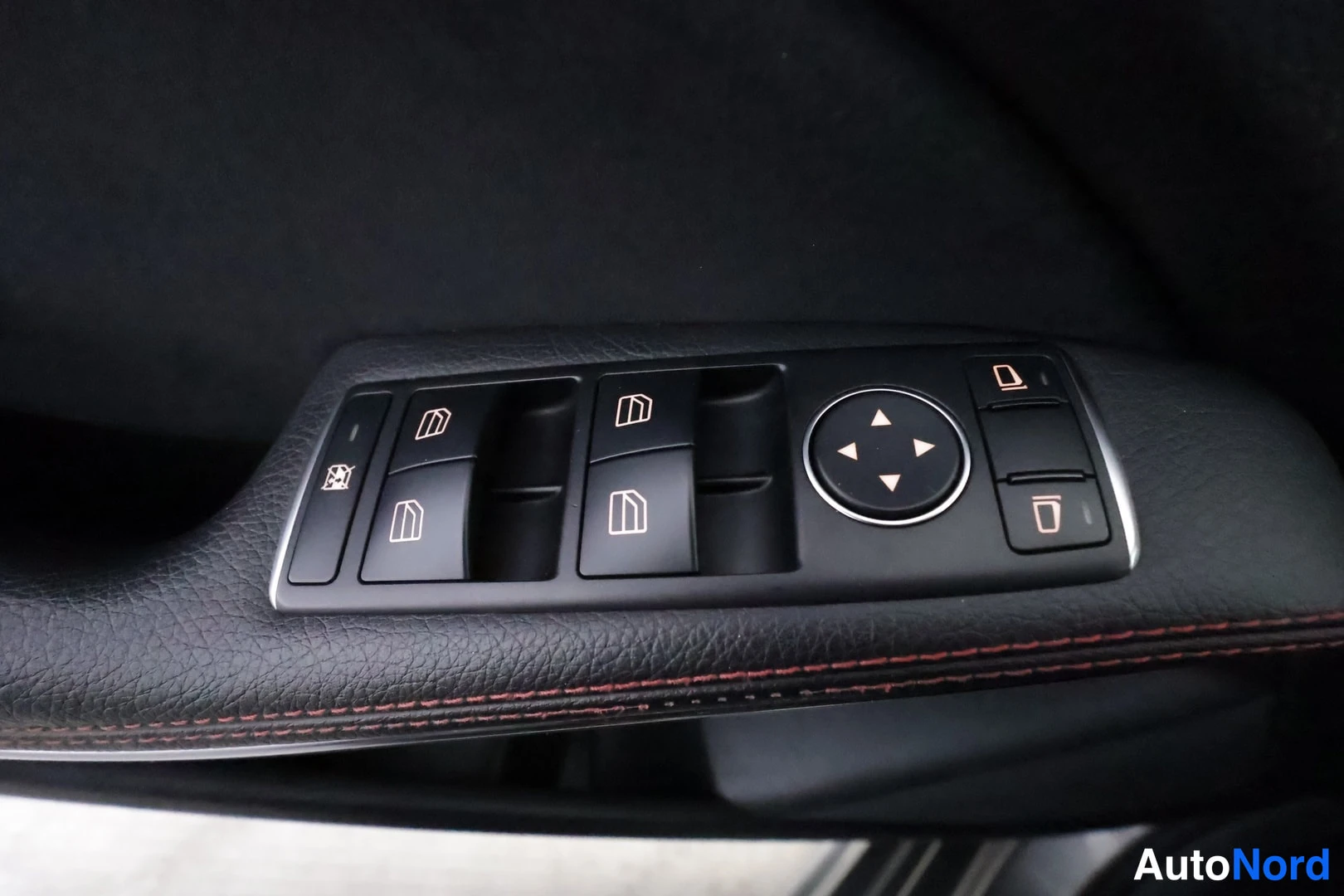 Harmaa Mercedes-Benz CLA 2015, yksityiskohta, kuva 7