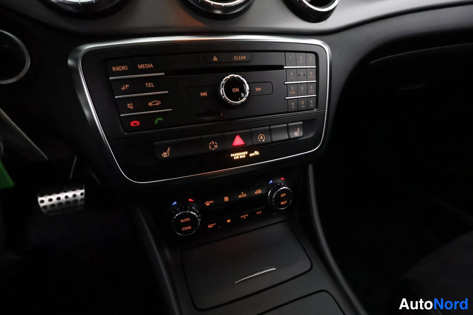 Harmaa Mercedes-Benz CLA 2015, yksityiskohta, kuva 15