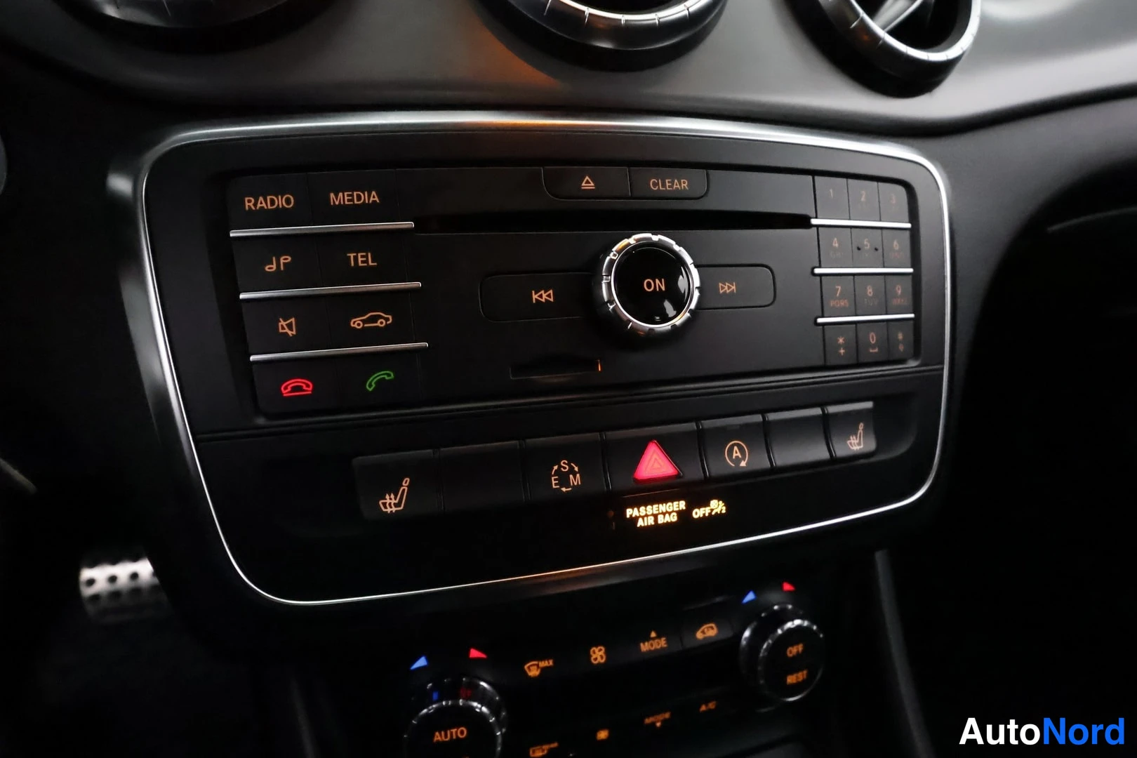 Harmaa Mercedes-Benz CLA 2015, yksityiskohta, kuva 9