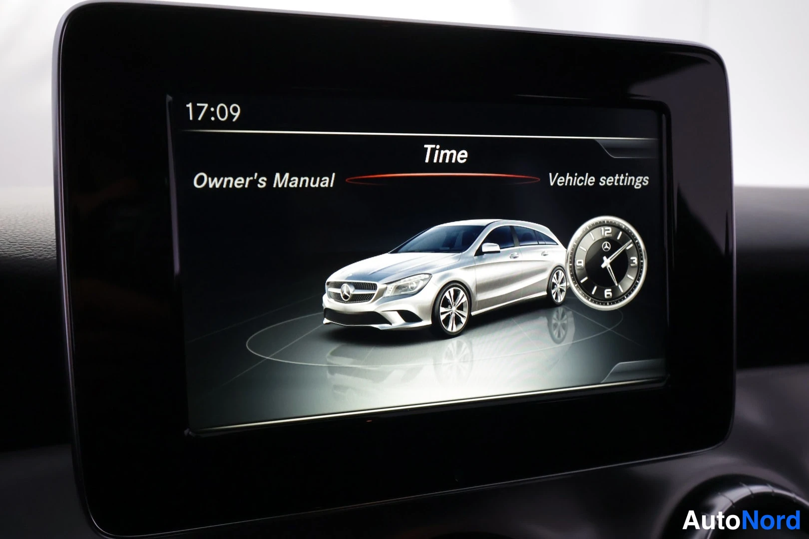 Harmaa Mercedes-Benz CLA 2015, yksityiskohta, kuva 13