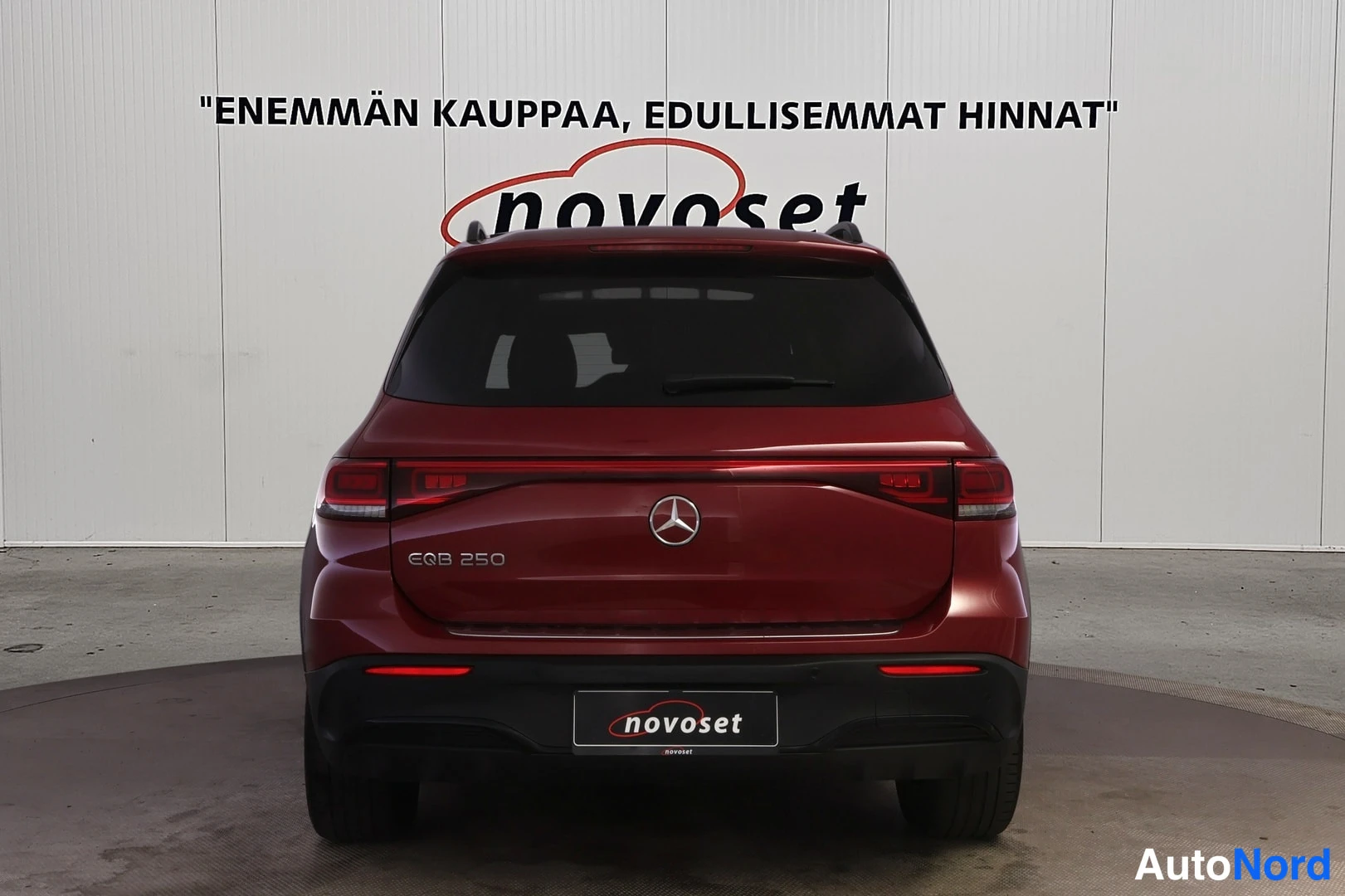 Punainen Mercedes-Benz EQB 2023, takaa, kuva 14