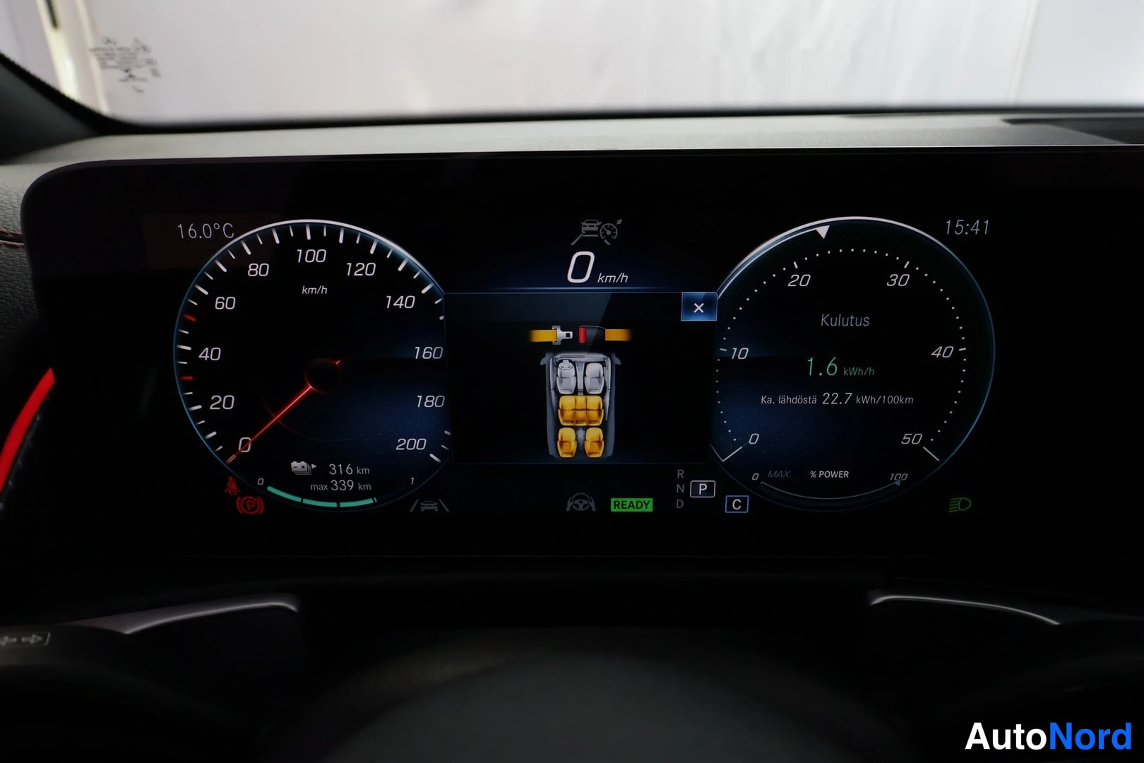 Punainen Mercedes-Benz EQB 2023, yksityiskohta, kuva 24