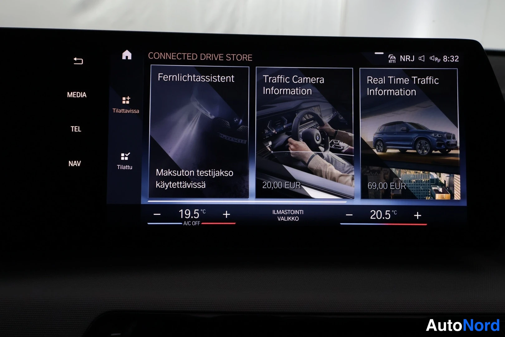 Muu: Auton infotainment-näyttö: Connected Drive Store -näkymä, jossa palvelut Fernlichtassistent (maksuton testijakso), Traffic Camera Information (20,00 EUR) ja Rea
