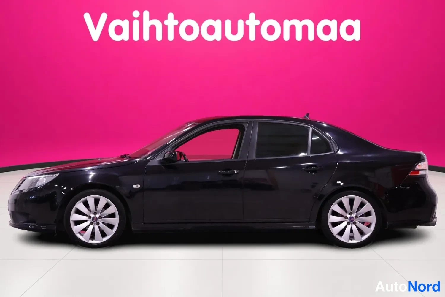 Musta Saab 9-3 2009, sivulta, kuva 4