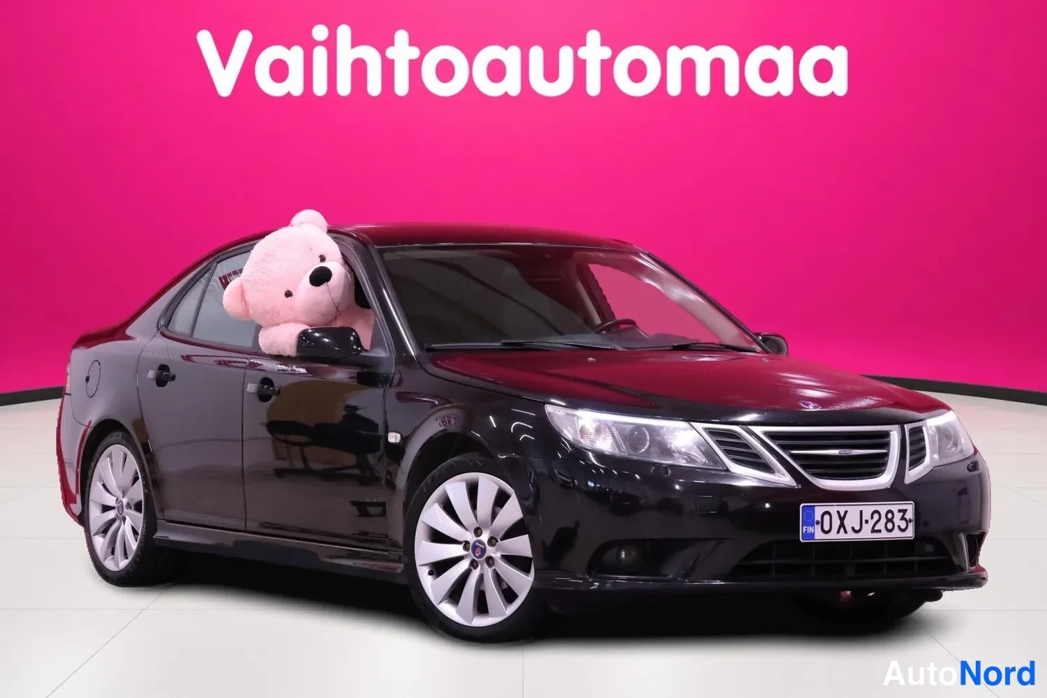 Musta Saab 9-3 2009, etuviisto, keula oikealle, kuva 2