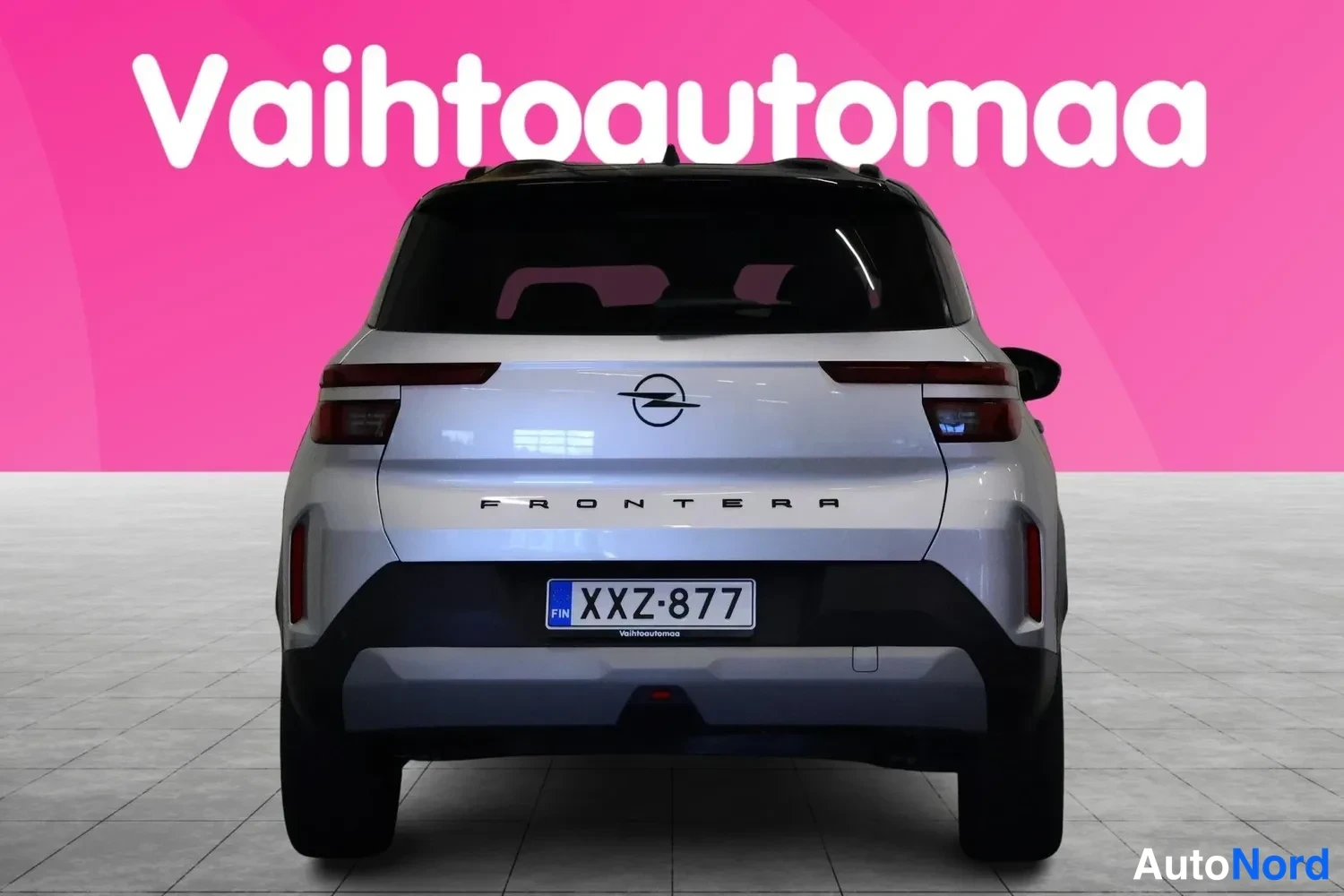Takaa: Opel Fronteran perä suoraan takaa, FRONTTERA-teksti ja Opel-logo takaluukussa, rekisterikilpi FIN.