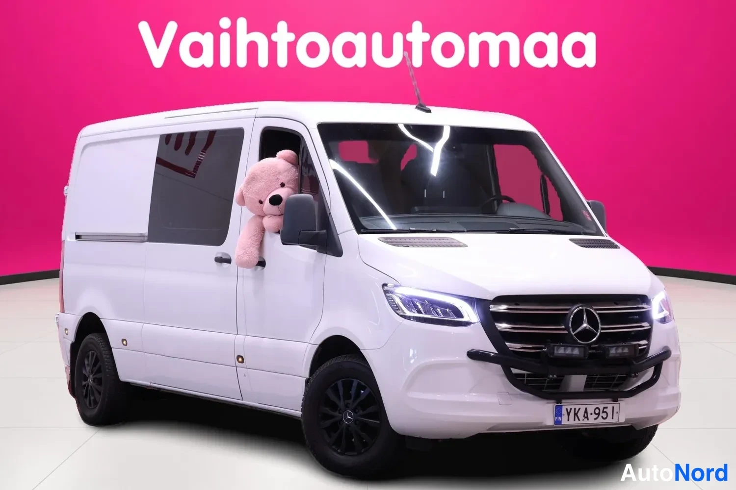Valkoinen Mercedes-Benz Sprinter 314 CDI 2019, etuviisto, keula oikealle, kuva 3