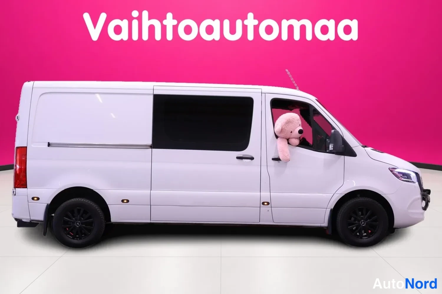 Valkoinen Mercedes-Benz Sprinter 314 CDI 2019, etuviisto, keula oikealle, kuva 4