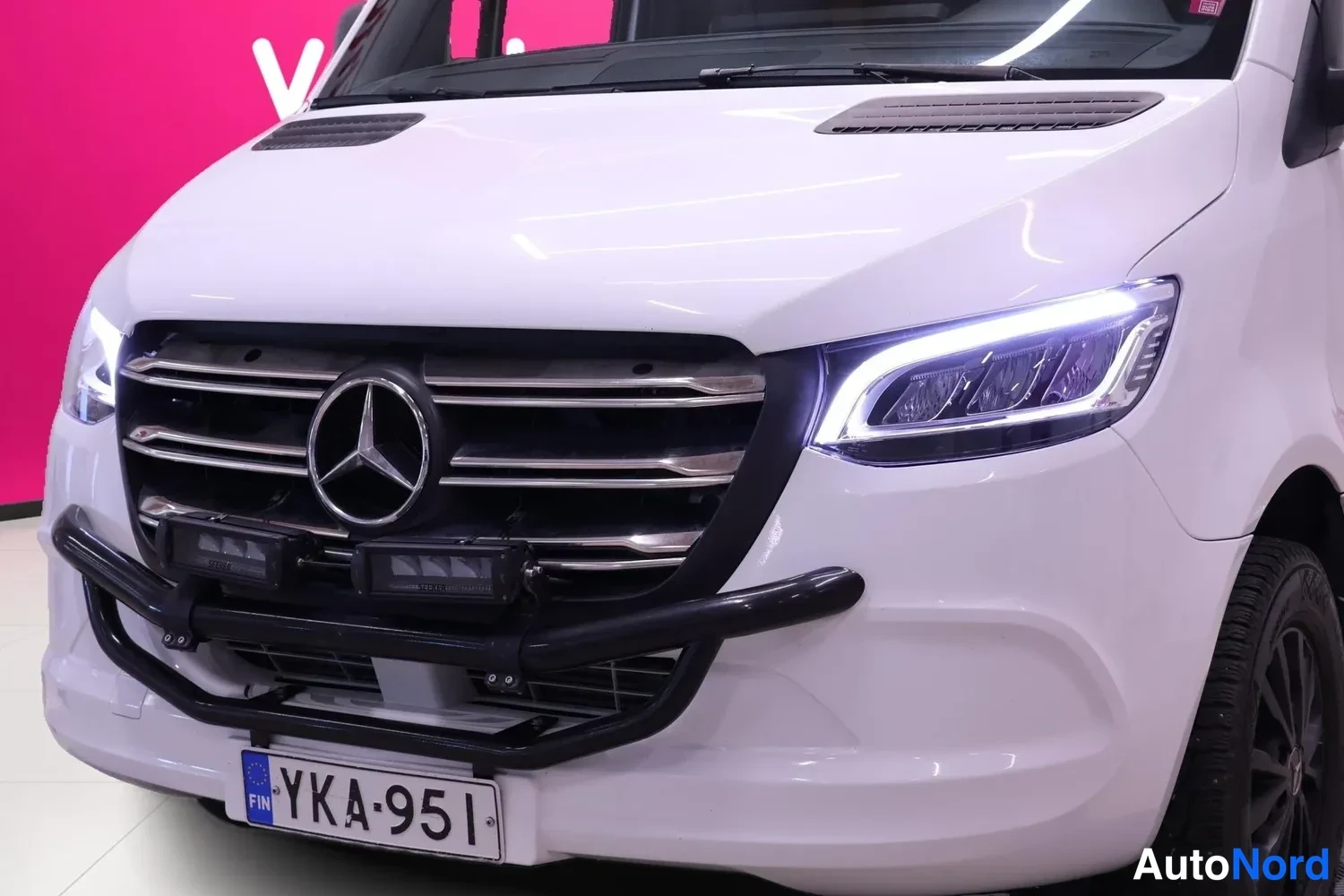 Valkoinen Mercedes-Benz Sprinter 314 CDI 2019, etuviisto, keula vasemmalle, kuva 2