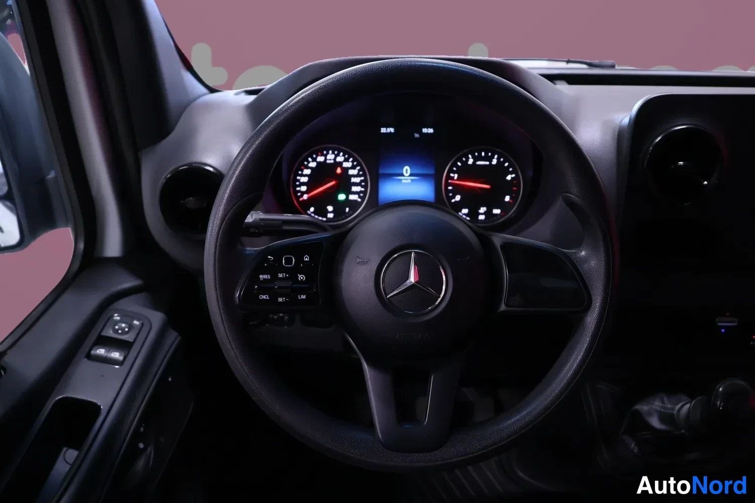 Valkoinen Mercedes-Benz Sprinter 314 CDI 2019, ohjaamo, kuva 15