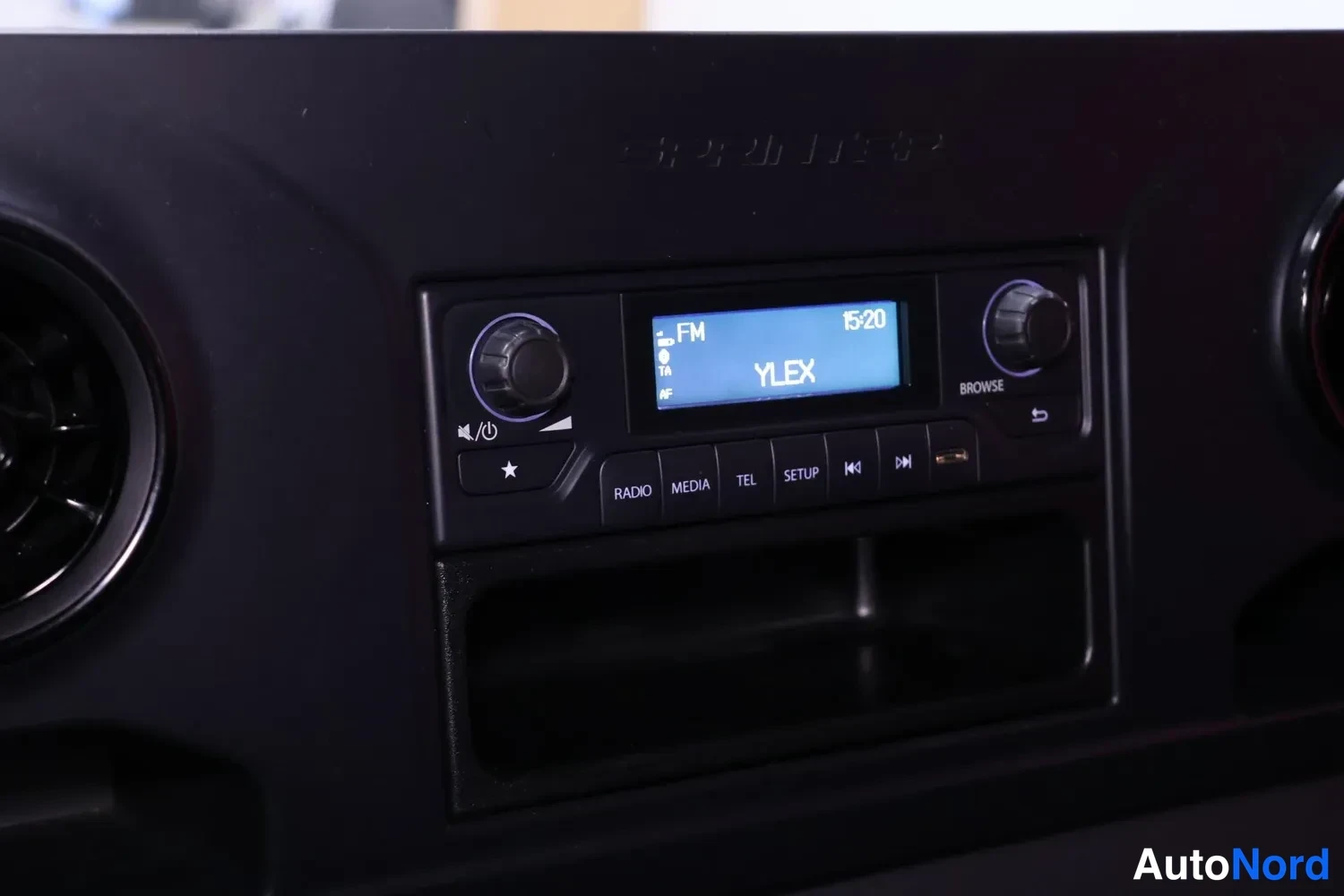 Valkoinen Mercedes-Benz Sprinter 314 CDI 2019, yksityiskohta, kuva 19