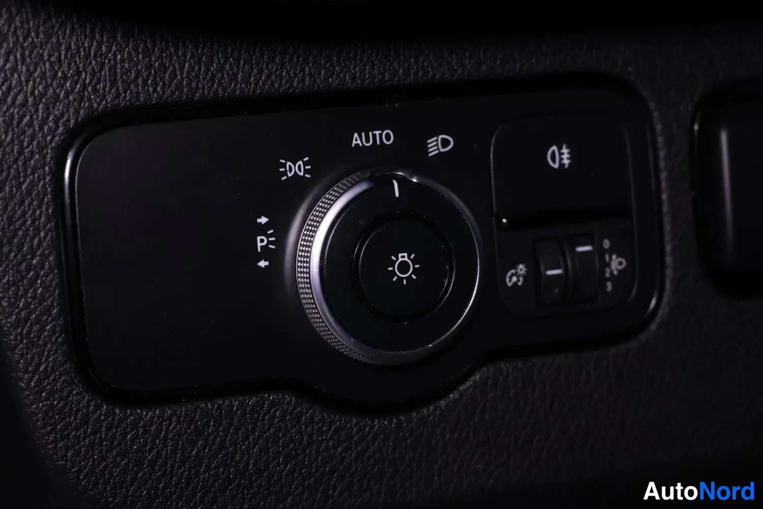 Valkoinen Mercedes-Benz Sprinter 314 CDI 2019, yksityiskohta, kuva 20