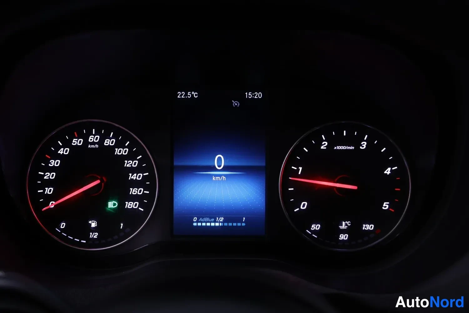 Valkoinen Mercedes-Benz Sprinter 314 CDI 2019, ohjaamo, kuva 12
