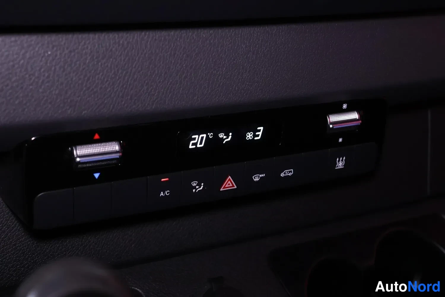 Valkoinen Mercedes-Benz Sprinter 314 CDI 2019, ohjaamo, kuva 14