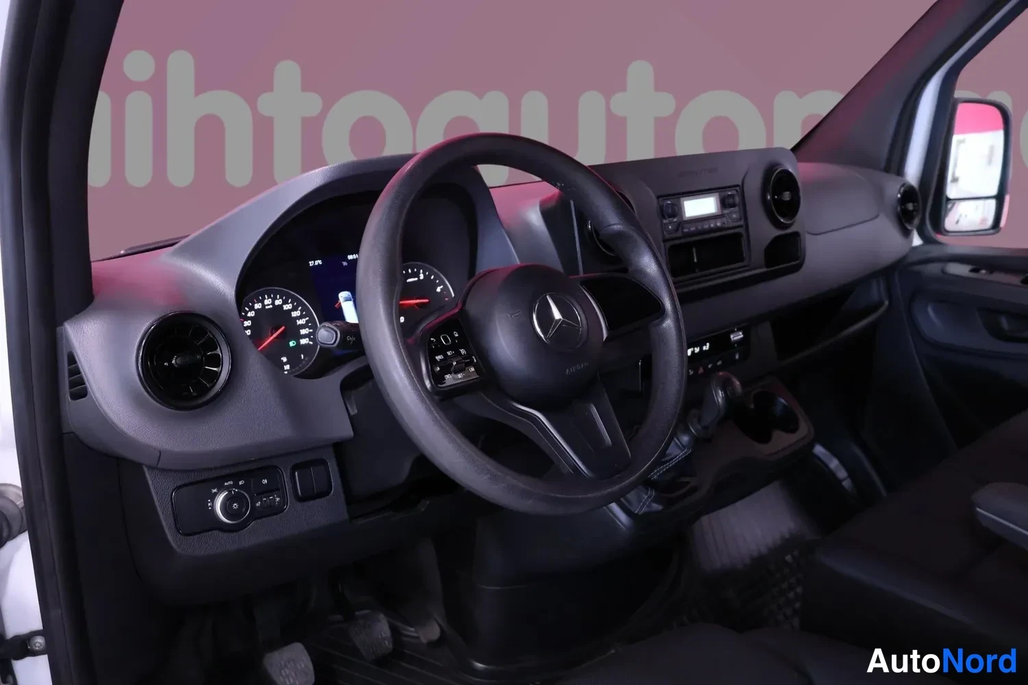 Valkoinen Mercedes-Benz Sprinter 314 CDI 2019, kuva 21