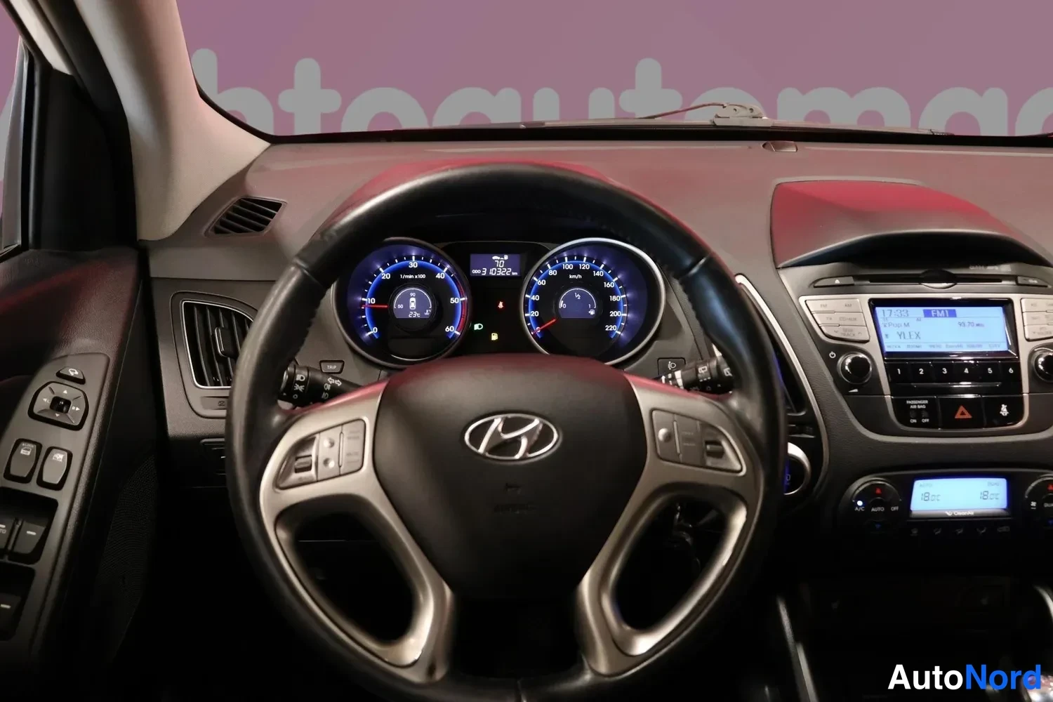 Muu: Ohjaamo Hyundai ix35: ratti, mittaristo ja kojelauta, matkamittari n. 316 322 km.