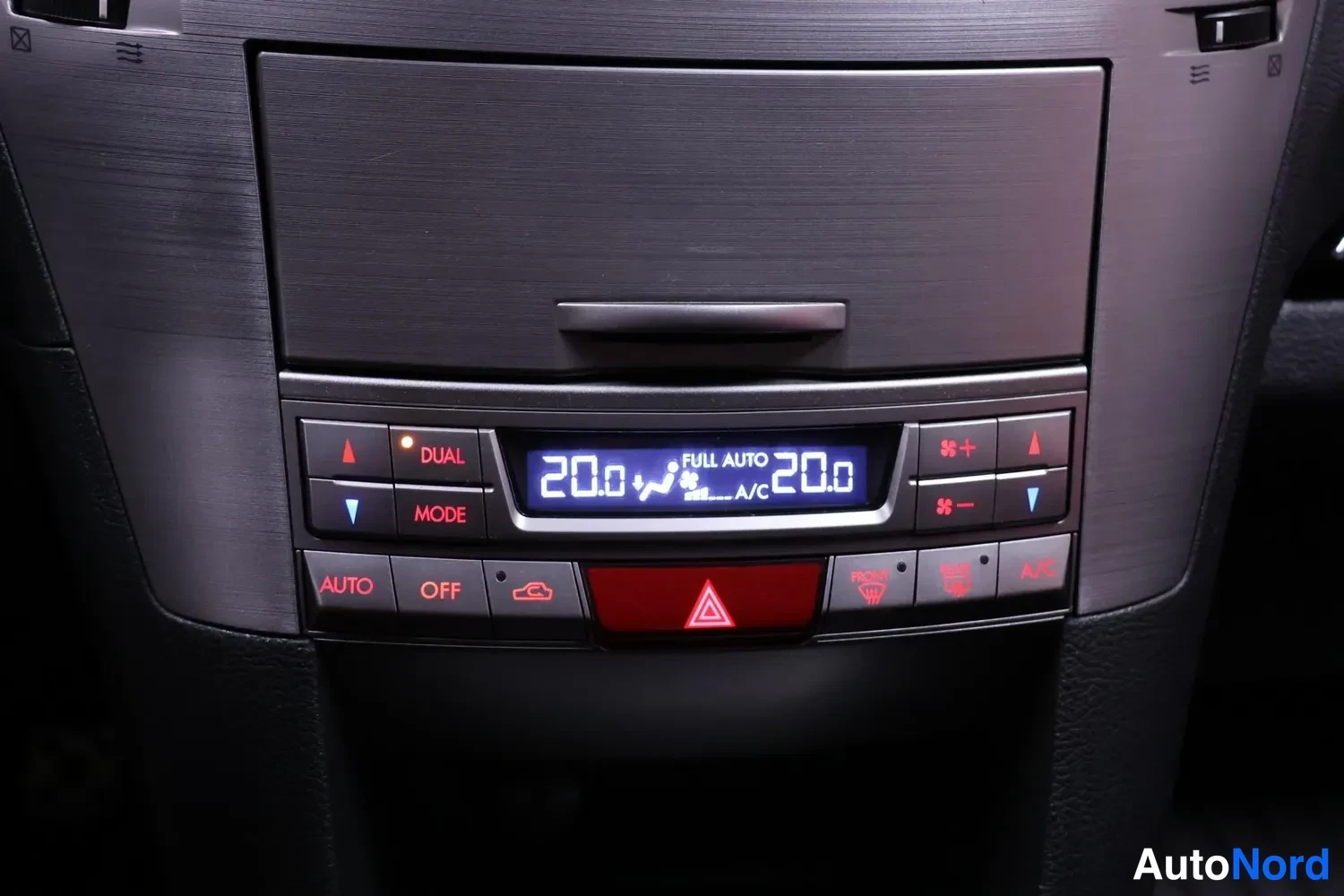 Hopea Subaru Legacy 2012, kuva 16