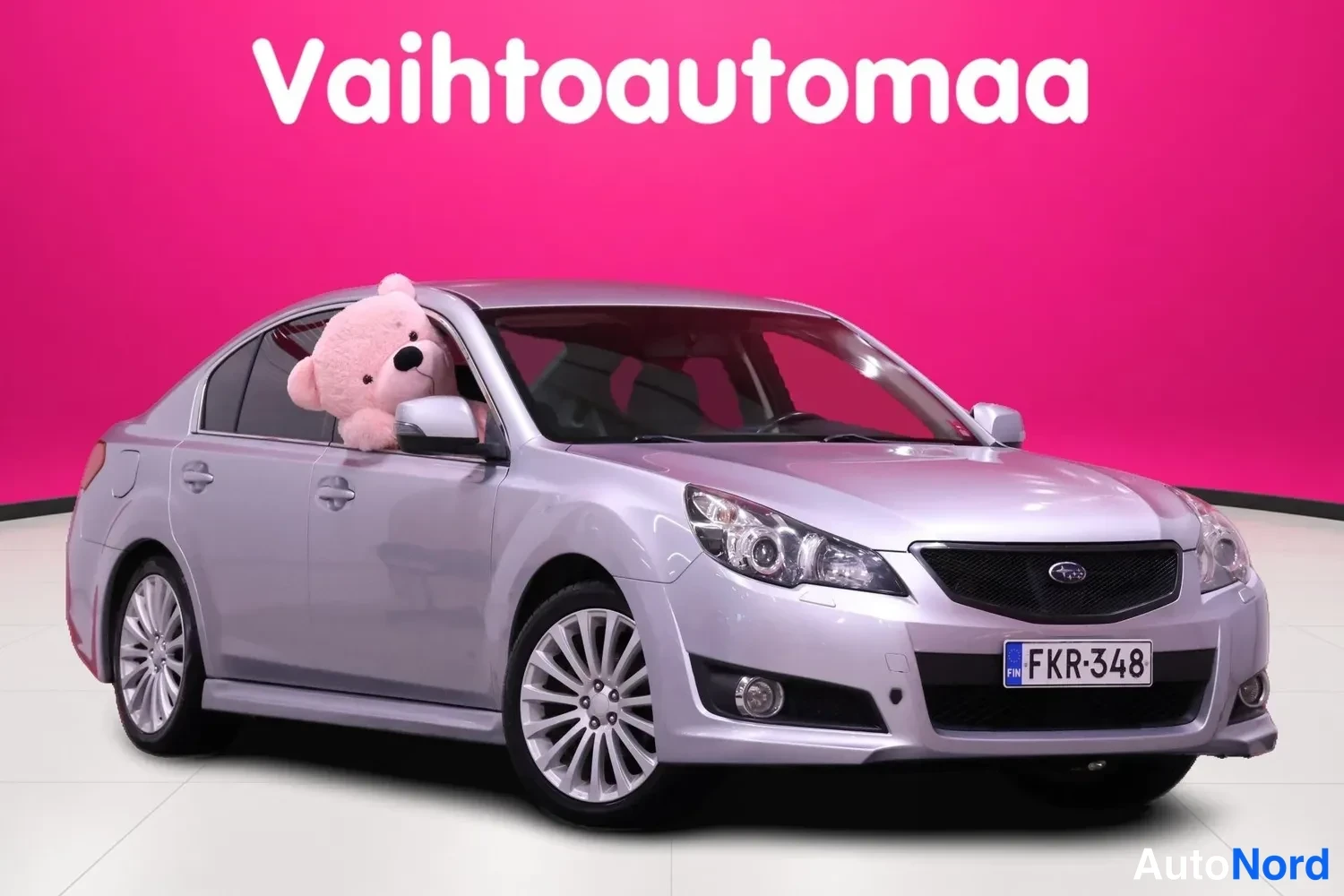 Hopea Subaru Legacy 2012, etuviisto, keula oikealle, kuva 2