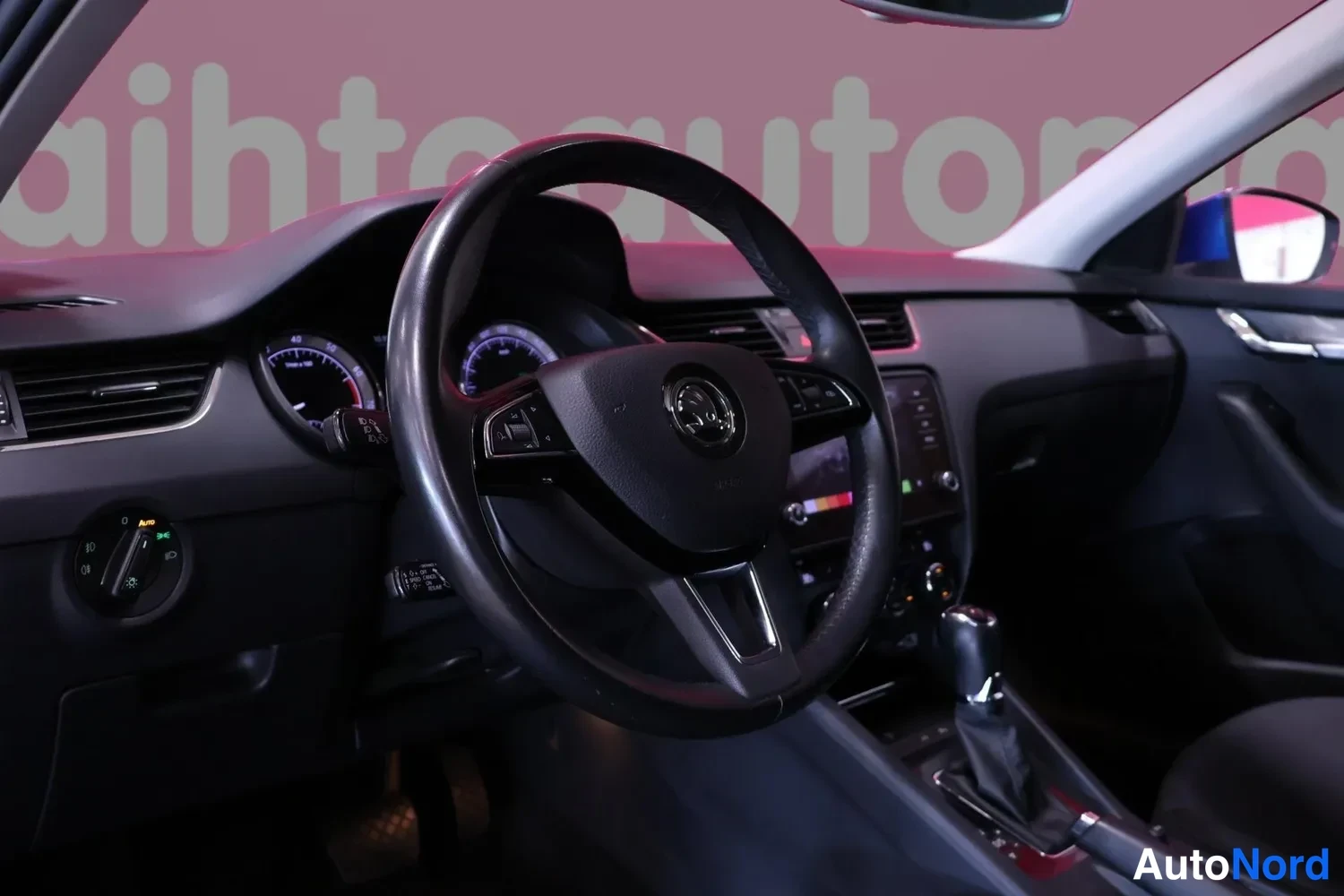Sininen Skoda Octavia 2020, yksityiskohta, kuva 8
