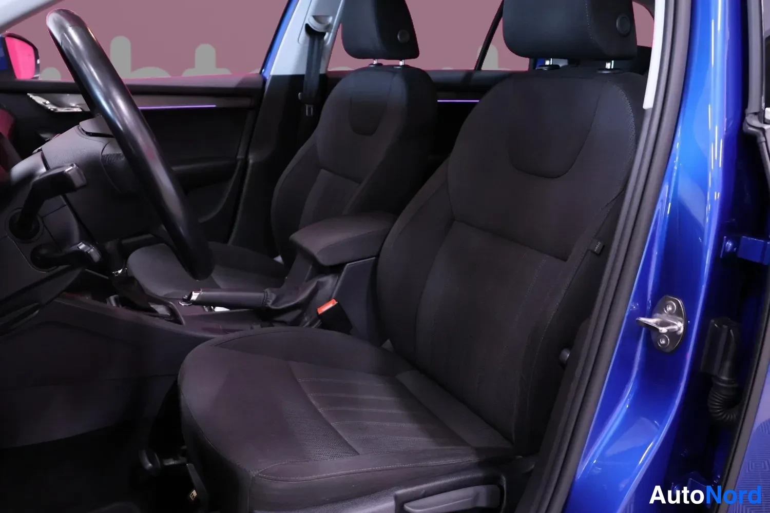 Sininen Skoda Octavia 2020, kuva 11