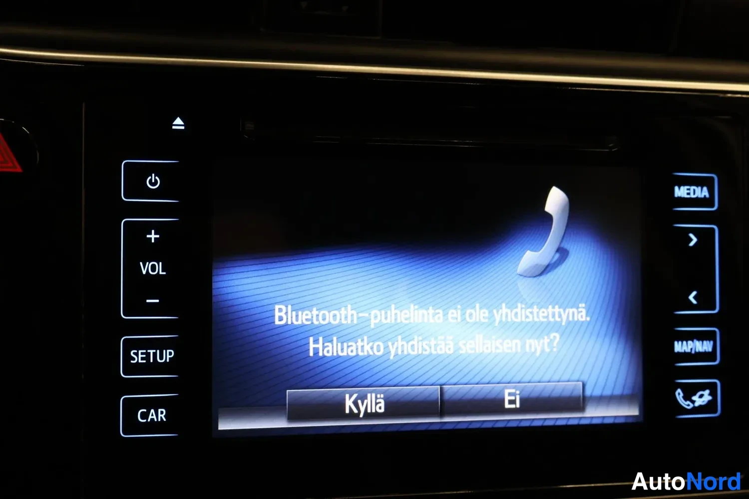 Muu: Median näyttö, jossa Bluetooth-puhelinta ei ole yhdistettynä, valinnat Kyllä ja Ei.
