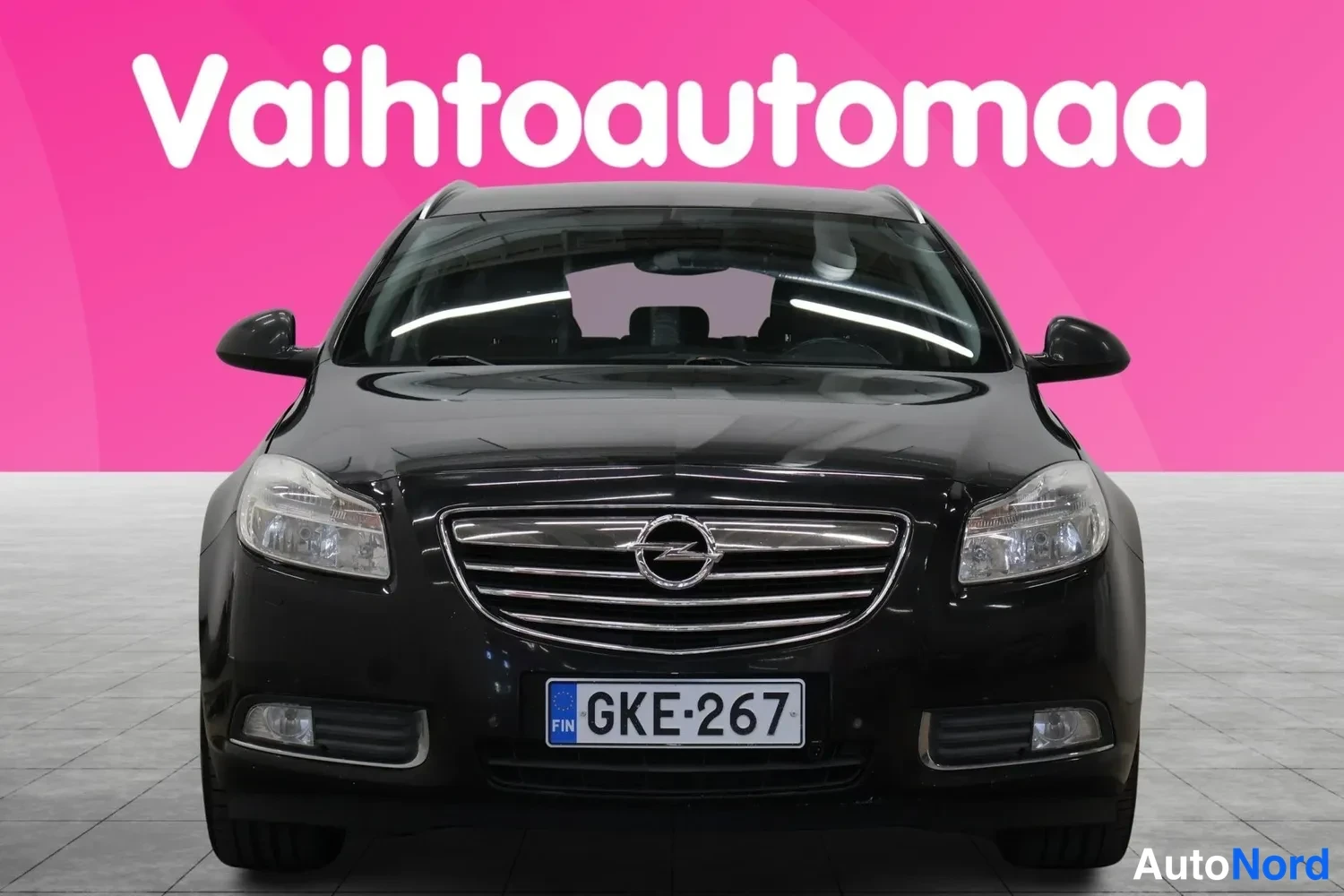 Edestä: Opel Insignia Sports 2012 - musta farmari, etunäkymä, rekisteri